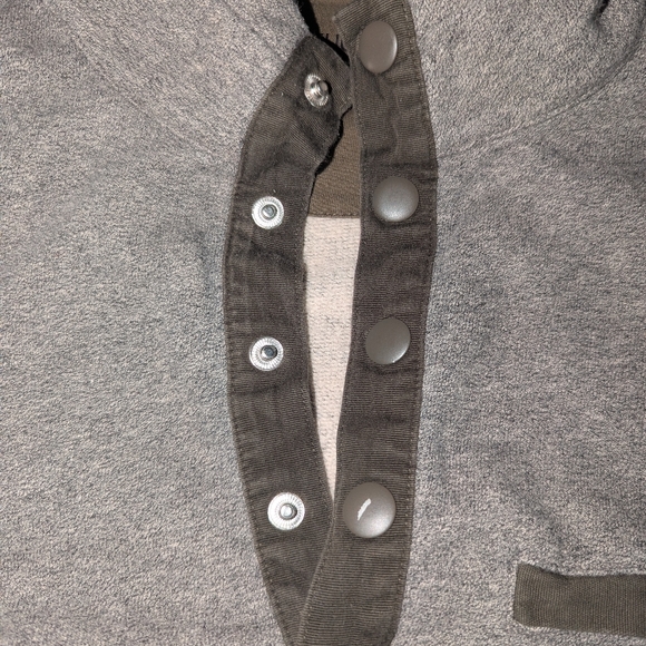 Untuckit Men's Medium Gray And Olive Sweatshirt With Bitton Neck And Pocket - Picture 4 of 7